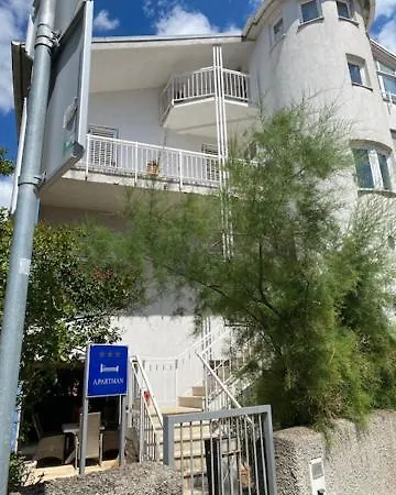 Big First Floor Near Arena And Centre פולה